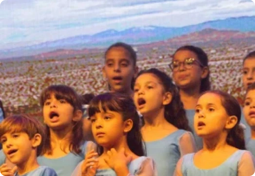 Alunas da Zoe cantando em coral