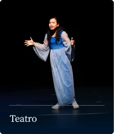 Aluna da Zoe em apresentação de teatro